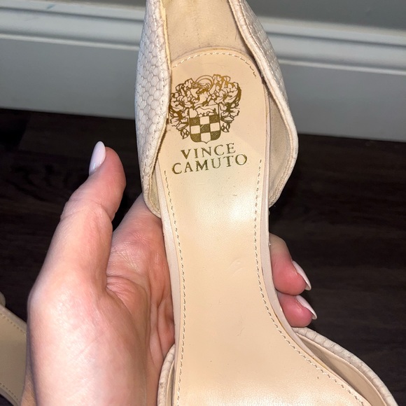 Vince Camuto Pointy Toes Heels - Picture 3 of 4
